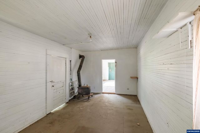 554 Mitchell St, Falls City, OR 97344