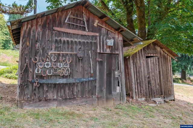 554 Mitchell St, Falls City, OR 97344