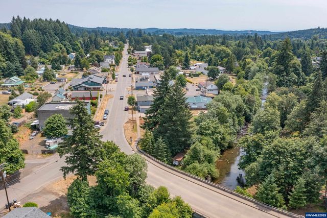 554 Mitchell St, Falls City, OR 97344