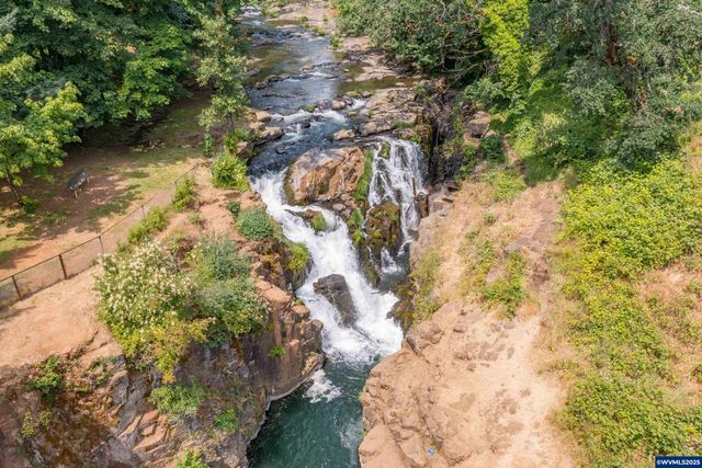 554 Mitchell St, Falls City, OR 97344