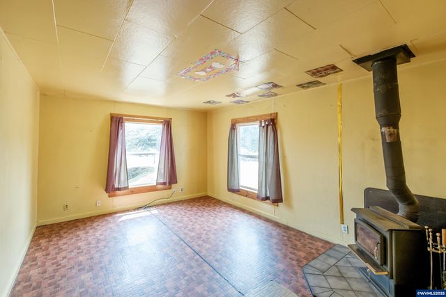 554 Mitchell St, Falls City, OR 97344