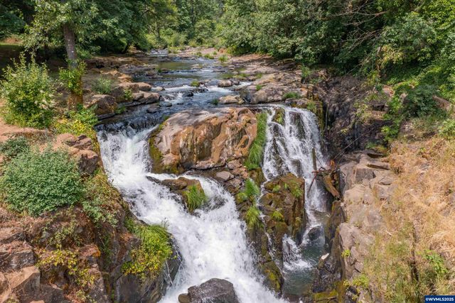 554 Mitchell St, Falls City, OR 97344