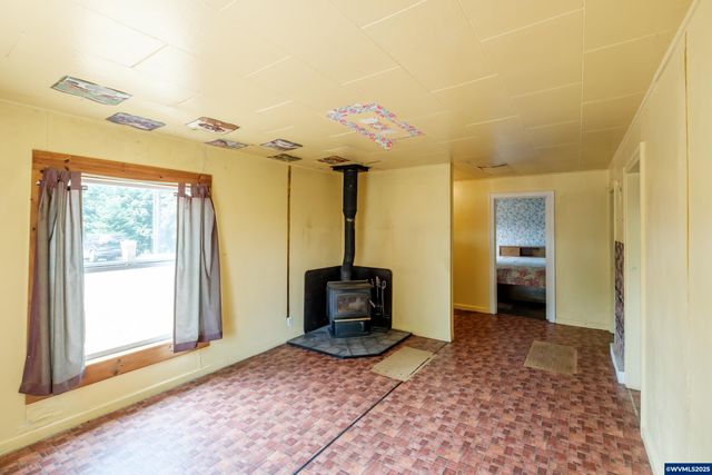 554 Mitchell St, Falls City, OR 97344