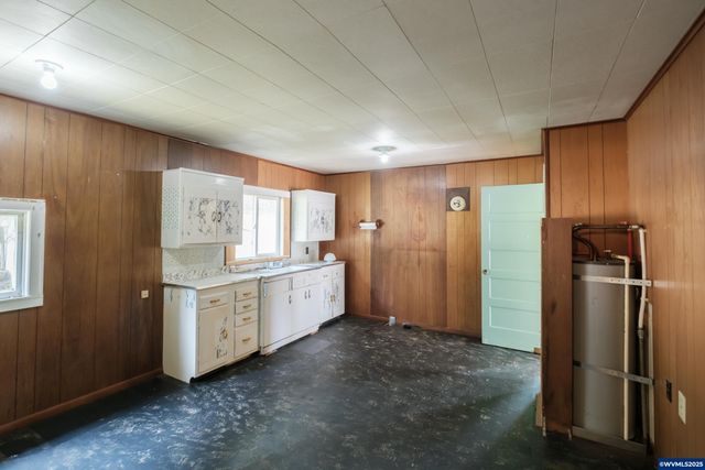 554 Mitchell St, Falls City, OR 97344