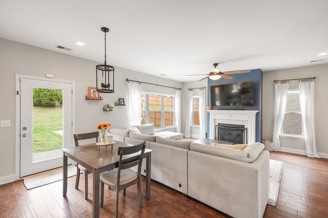 1120 Marys Pl, Lebanon, TN 37090