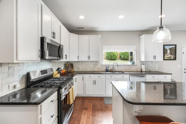 1120 Marys Pl, Lebanon, TN 37090