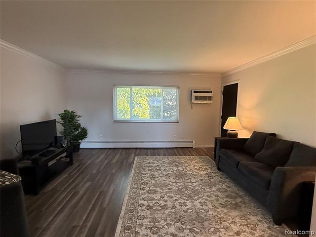 1099 Tienken Court 204, Rochester Hills, MI 48306