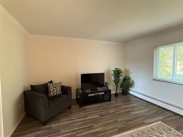 1099 Tienken Court 204, Rochester Hills, MI 48306