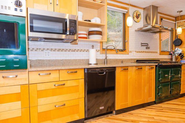 18 Treeline Road, Thornton, NH 03285