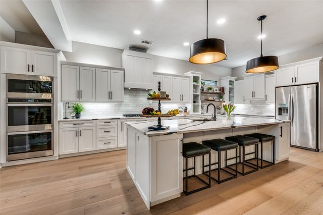 28 Clear Pond Drive, Frisco, TX 75034