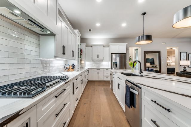 28 Clear Pond Drive, Frisco, TX 75034