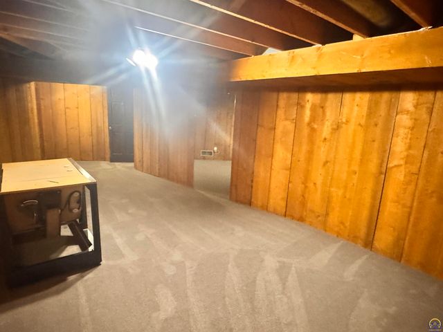 5804 SW 25th ST, Topeka, KS 66614