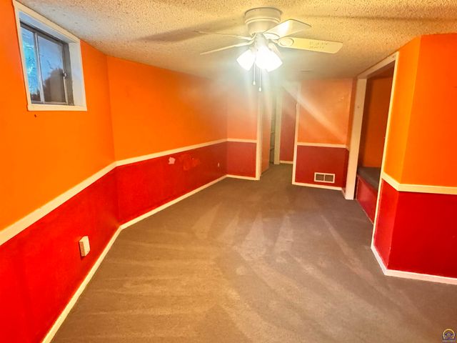 5804 SW 25th ST, Topeka, KS 66614