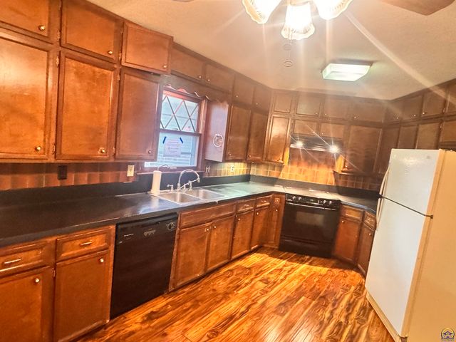 5804 SW 25th ST, Topeka, KS 66614