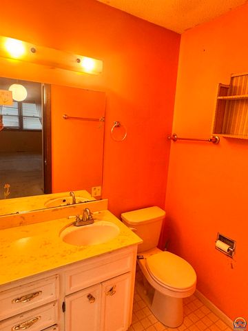 5804 SW 25th ST, Topeka, KS 66614