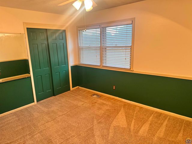 5804 SW 25th ST, Topeka, KS 66614