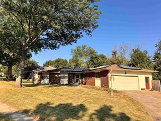5804 SW 25th ST, Topeka, KS 66614
