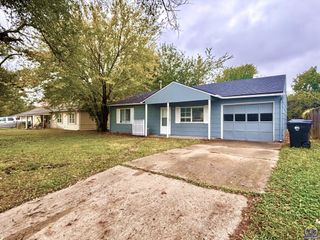 3387 SW Clare AVE, Topeka, KS 66611