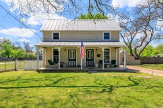 505 W San Antonio ST, Fredericksburg, TX 78624