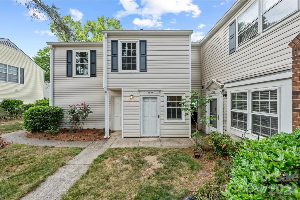 8521 Castle Pine Court, Charlotte, NC 28226