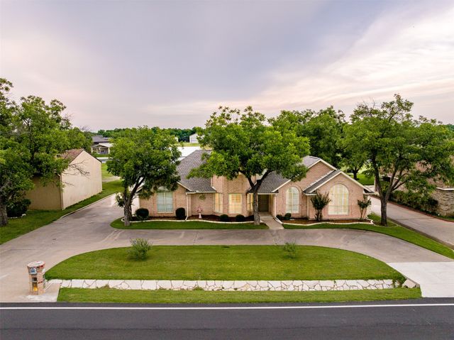 8913 Woodlawn Drive, Granbury, TX 76049