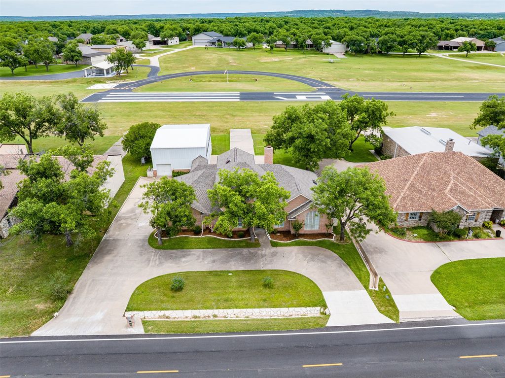 8913 Woodlawn Drive, Granbury, TX 76049