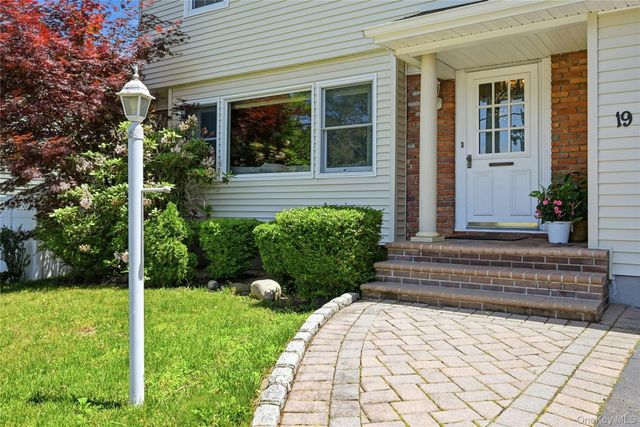 19 Stimson Place, Huntington, NY 11743