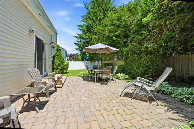 19 Stimson Place, Huntington, NY 11743