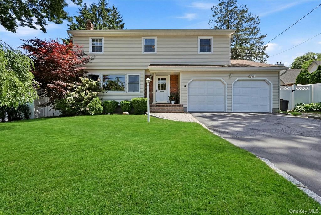 19 Stimson Place, Huntington, NY 11743