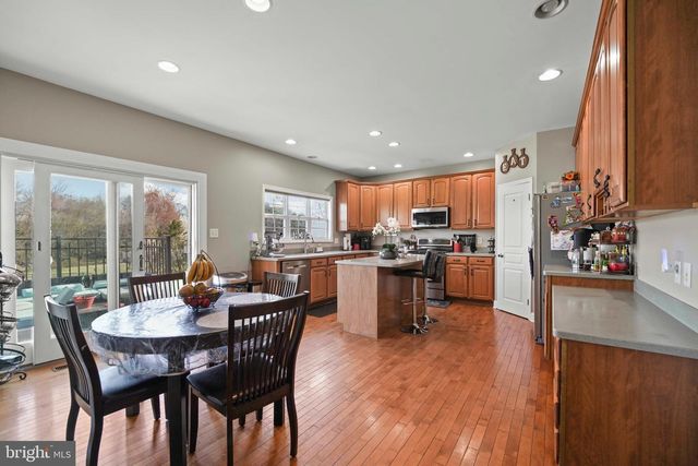 10 TARA DR, Sewell, NJ 08080