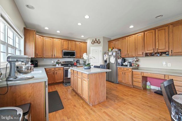 10 TARA DR, Sewell, NJ 08080