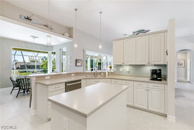 1404 SE 13th TER, Cape Coral, FL 33990