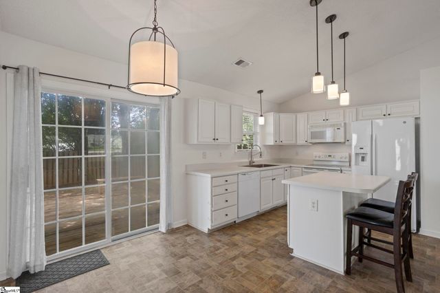 14 Seaside Lane, Greer, SC 29650