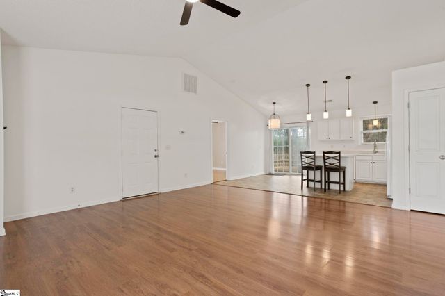 14 Seaside Lane, Greer, SC 29650