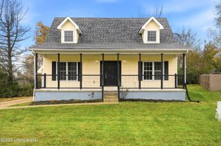 6600 Queens Falls Ct, Louisville, KY 40229