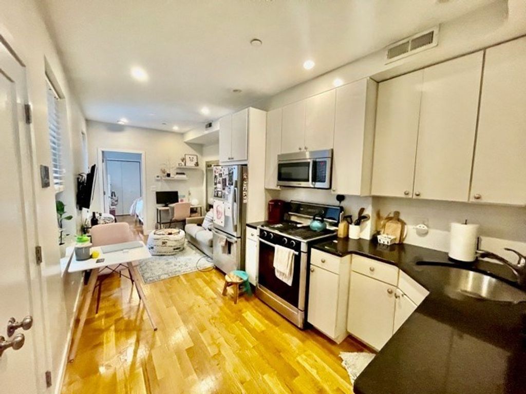 419 Hanover 3, Boston, MA 02113