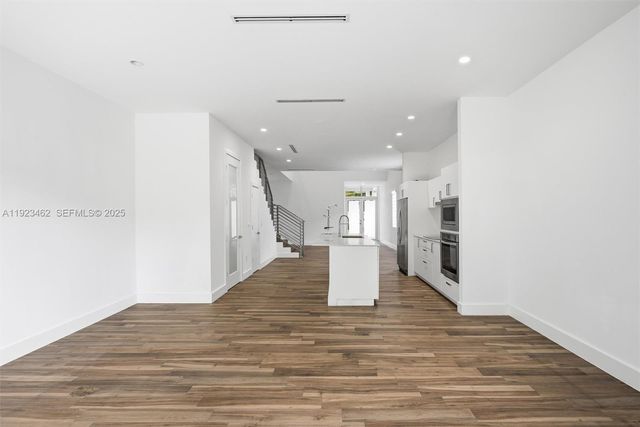 2852 SW 32nd Ct 2852, Miami, FL 33133