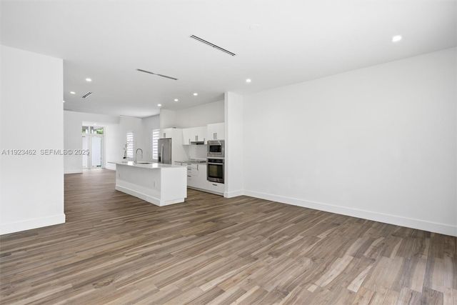 2852 SW 32nd Ct 2852, Miami, FL 33133