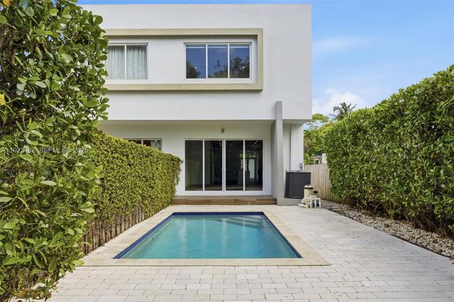 2852 SW 32nd Ct 2852, Miami, FL 33133