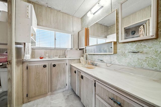 3220 Santa Rosa Way, Redding, CA 96003