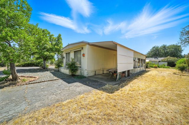 3220 Santa Rosa Way, Redding, CA 96003