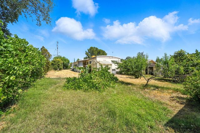 3220 Santa Rosa Way, Redding, CA 96003