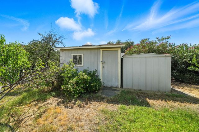3220 Santa Rosa Way, Redding, CA 96003