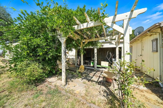 3220 Santa Rosa Way, Redding, CA 96003