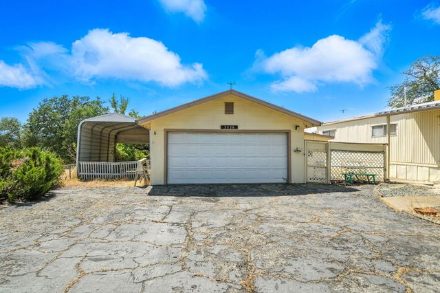 3220 Santa Rosa Way, Redding, CA 96003