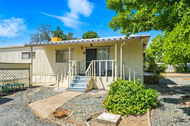 3220 Santa Rosa Way, Redding, CA 96003