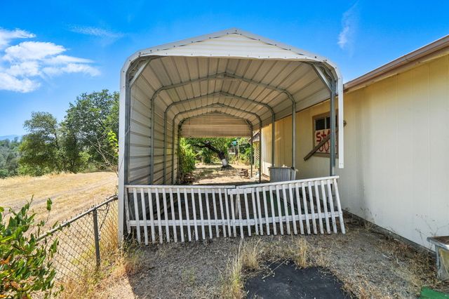 3220 Santa Rosa Way, Redding, CA 96003