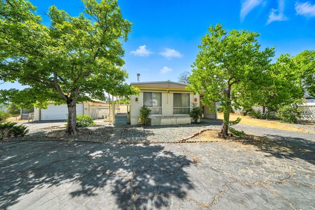 3220 Santa Rosa Way, Redding, CA 96003