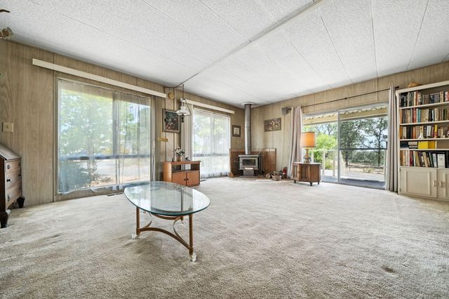 3220 Santa Rosa Way, Redding, CA 96003