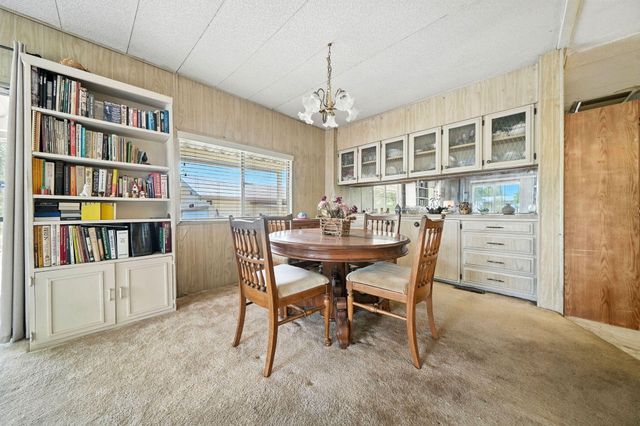 3220 Santa Rosa Way, Redding, CA 96003